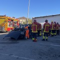 SOLDATS DU FEU : ENTRAIEMENT DES POMPIERS VOLONTAIRES D'AVIGNON chez JM AUTOS CASSE VENTE PIECES DETACHEES OCCASION ET VENTE VEHICULE ACCIDENTE 