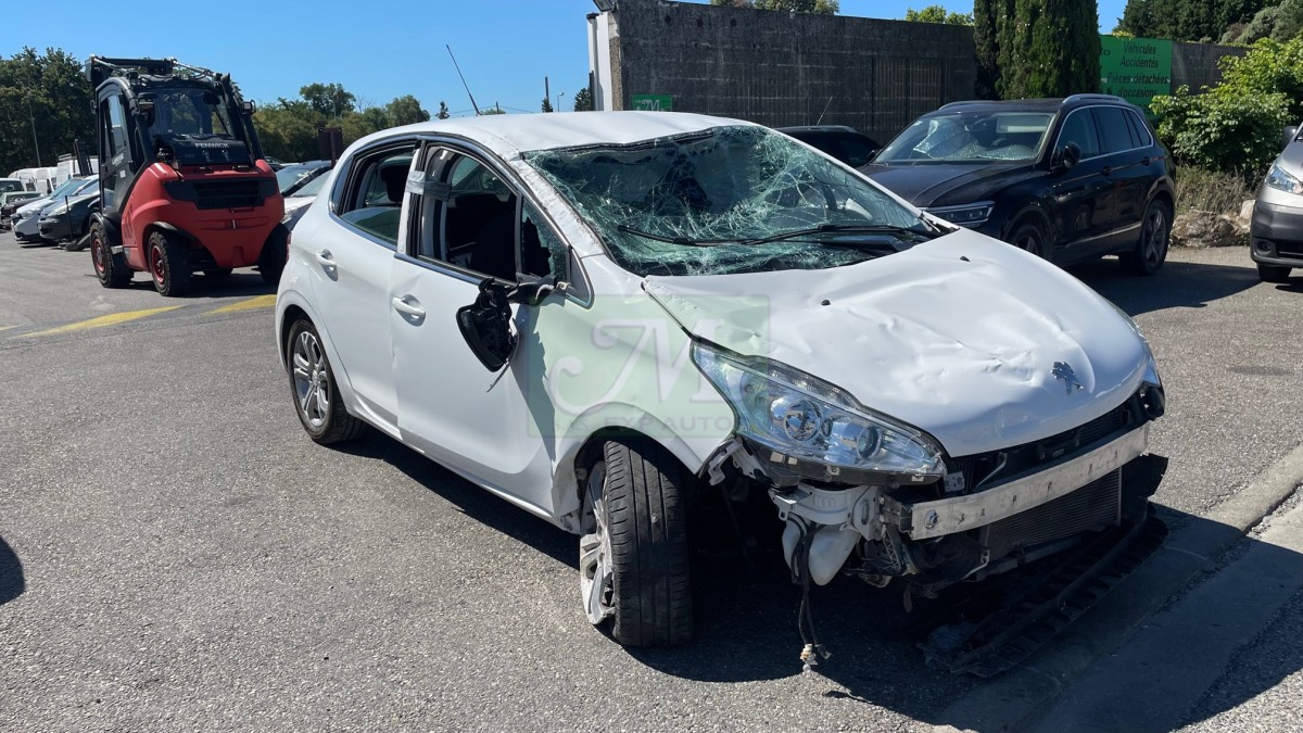 PEUGEOT 208 1.6EHDI FAP 92 ALLURE Véhicule Accidenté nous consulter