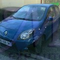 RENAULT TWINGO II 1.2I 16V AUTHENTIQUE VEHICULE ACCIDENTE A VENDRE ET VENTE PIECES DETACHEES OCCASION 3/4 AVANT GAUCHE