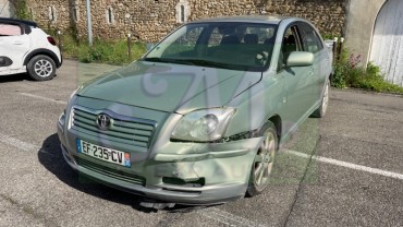 AVENSIS II 